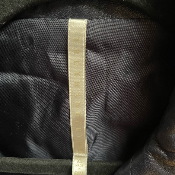 EUC Truth and Pride ladies XS dark navy leather biker vest - Picture 2 of 2